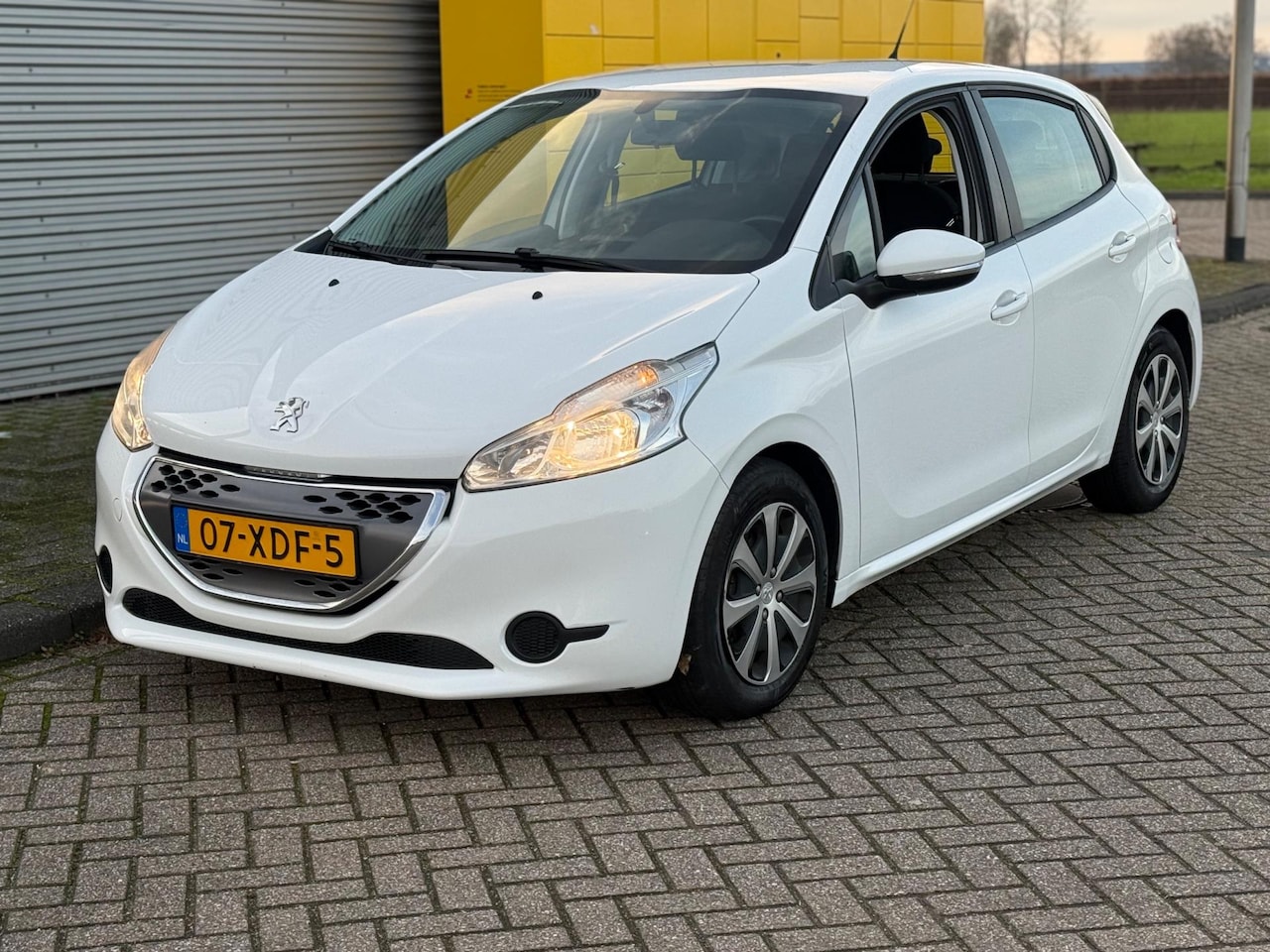 Peugeot 208 - 1.4 eHDI Automaat Bj 2012 5drs Airco Navigatie - AutoWereld.nl