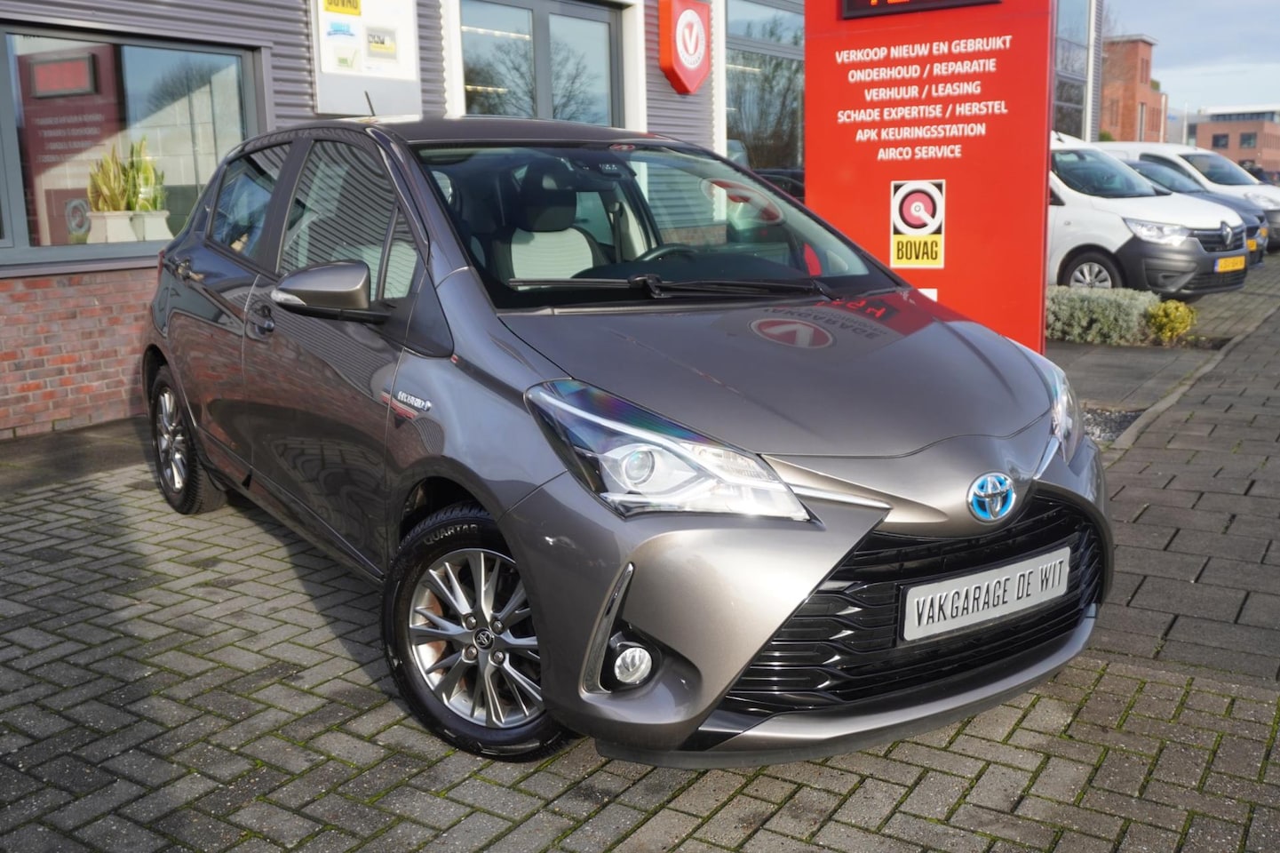 Toyota Yaris - 1.5 Hybrid Design / Camera / Cruise control / Bluetooth / Navi - AutoWereld.nl
