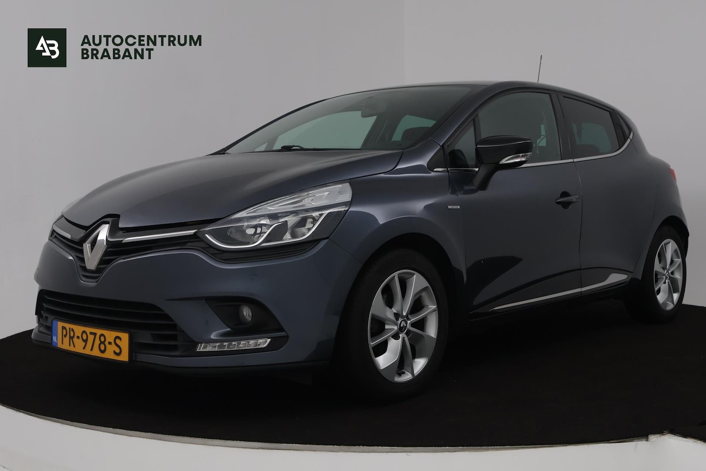 Renault Clio - 0.9 TCe Limited (PARKEERSENSOREN, CRUISE CONTROL, NAVIGATIE, BLUETOOTH, AIRCO) - AutoWereld.nl