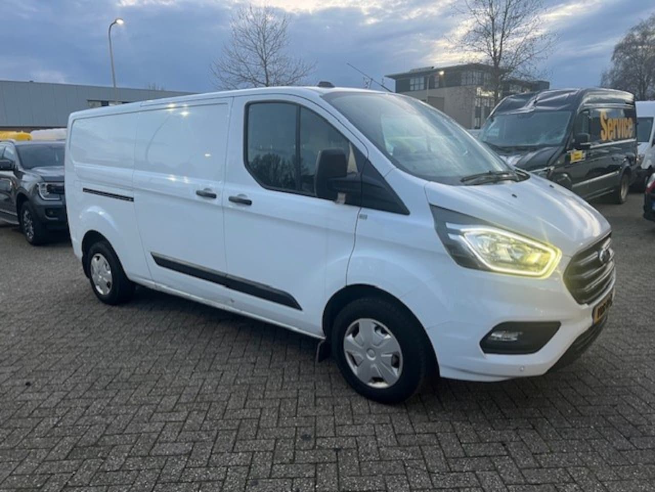 Ford Transit Custom - 300 2.0 TDCI 96KW L2H1 LANG AIRCO KLIMA EURO6 - AutoWereld.nl