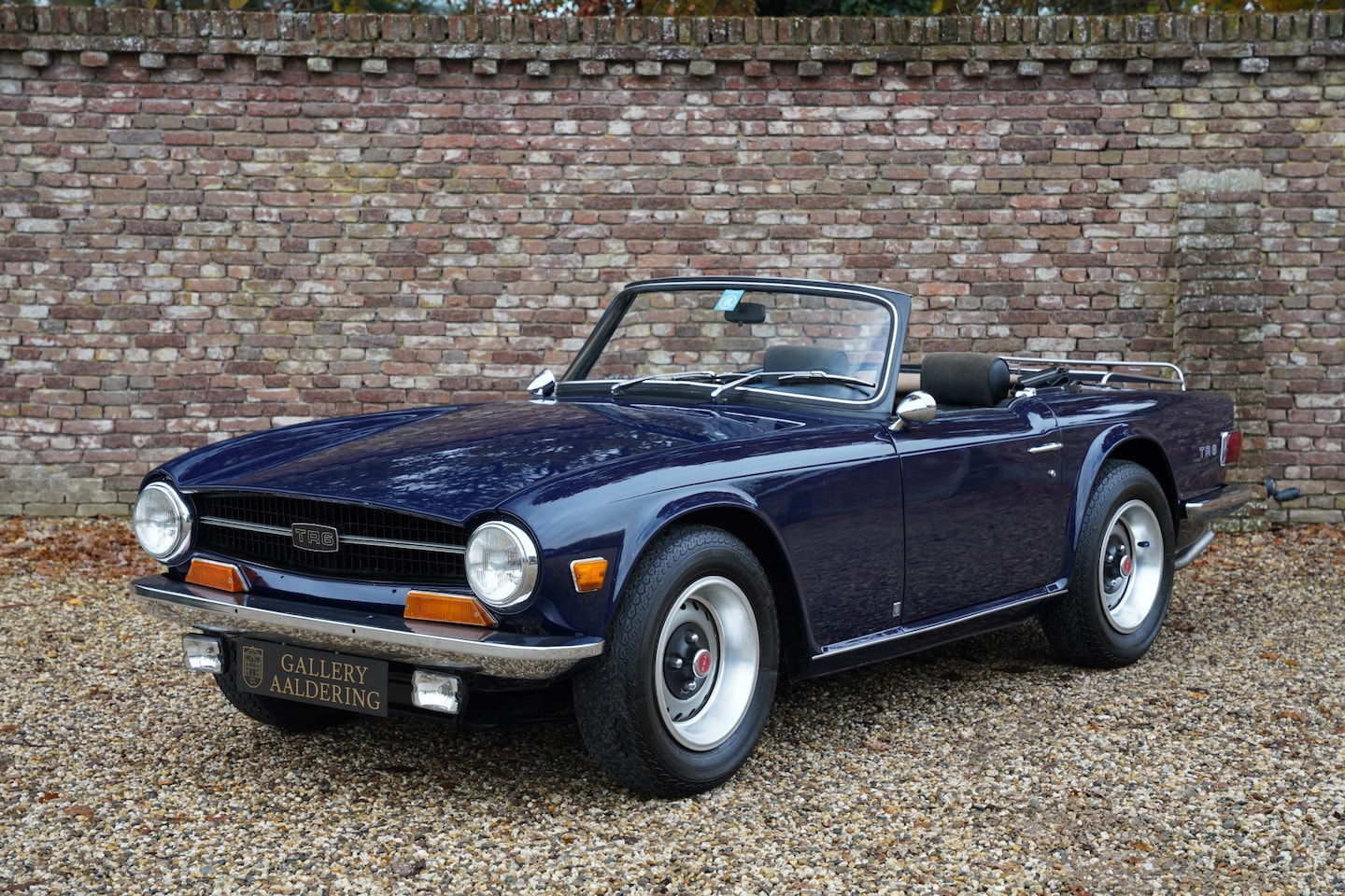 Triumph TR6 - "Body-off" restored and mechanically rebuilt condition, Appreciated Royal Blue color schem - AutoWereld.nl