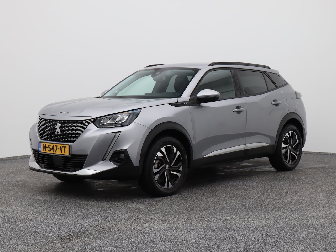 Peugeot e-2008 - EV Allure Pack 50 kWh | CAMERA | CARPLAY | STOELVERWARMING - AutoWereld.nl