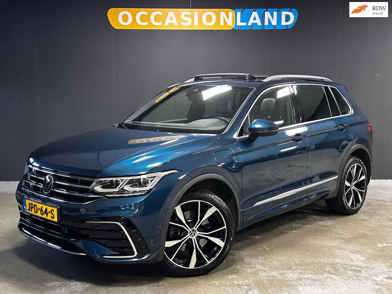 Volkswagen Tiguan - 1.4 TSI eHybrid R-Line Business+|PANO|IQ|KEYLESS|CAMERA|TREKHAAK|SFEER|HUD|ACC|STUURV|STOE - AutoWereld.nl
