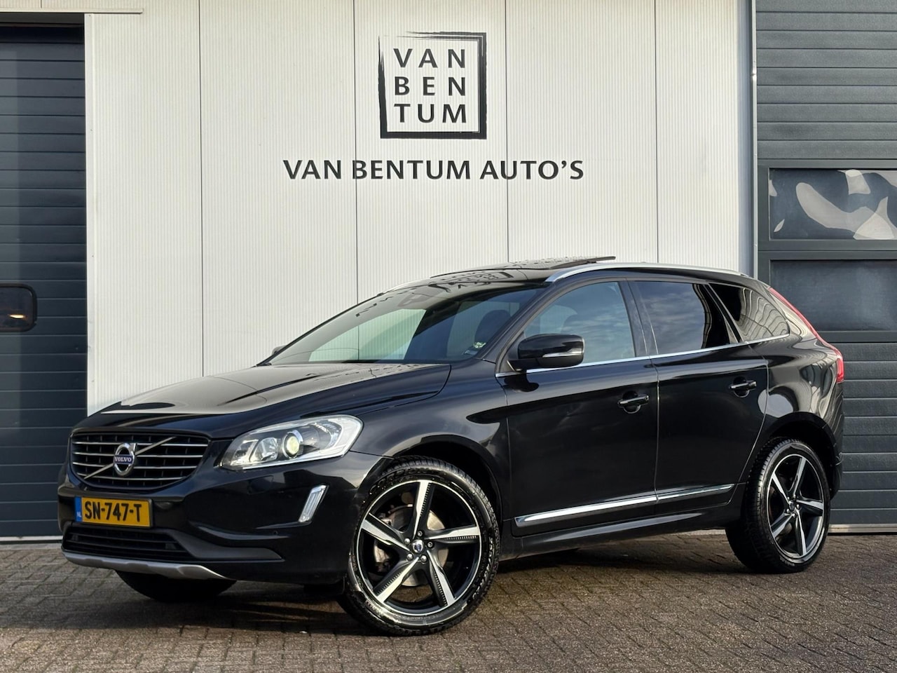 Volvo XC60 - 2.0 D3 150pk Autom. SUMMUM Pano Navi Camera Xenon - AutoWereld.nl
