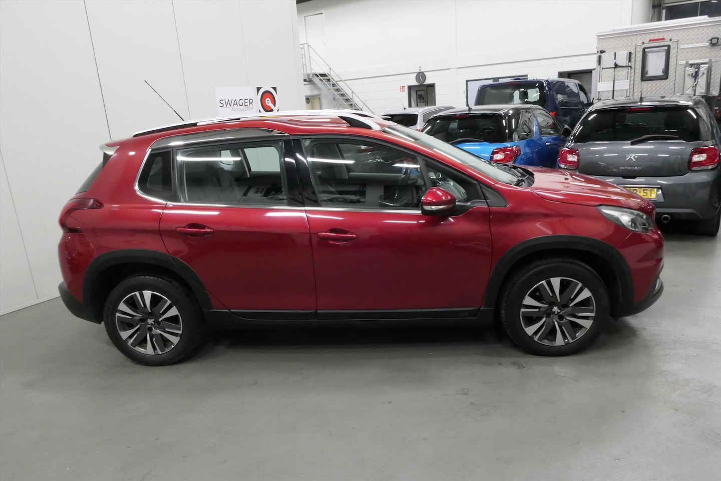 Peugeot 2008 - 1.2 PureTech 110pk Automaat Allure (Dealeronderhouden&1ste eigenaar) - AutoWereld.nl