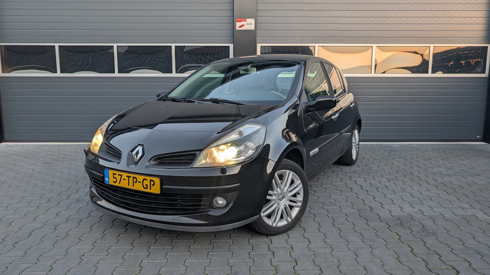 Renault Clio - 1.6-16V Initiale Nieuwe Distributieriem, Condensor & radiateur - AutoWereld.nl