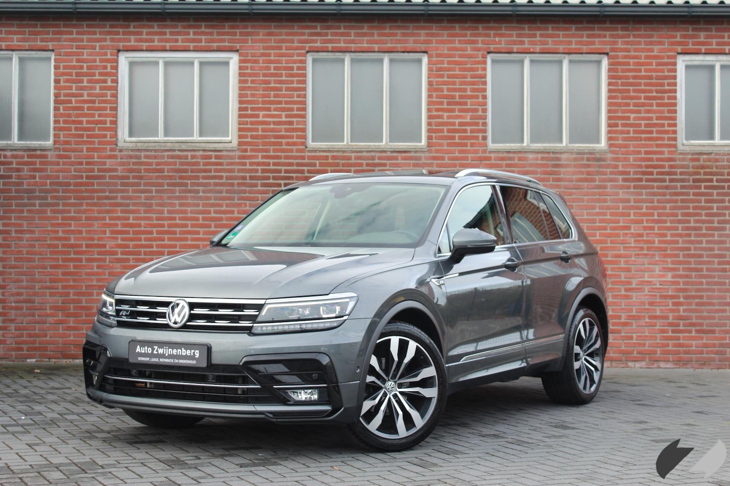 Volkswagen Tiguan - 1.5 TSI ACT Highline Business R | Pano | Trekhaak | Automaat | - AutoWereld.nl