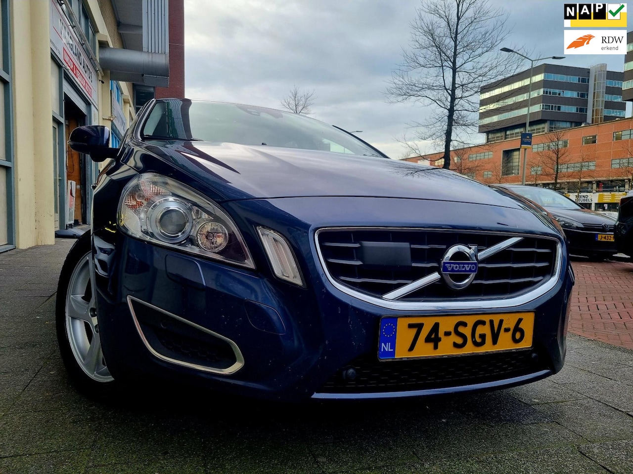 Volvo V60 - 1.6 T4 Summum Navi Leer Camera Nette Staat - AutoWereld.nl