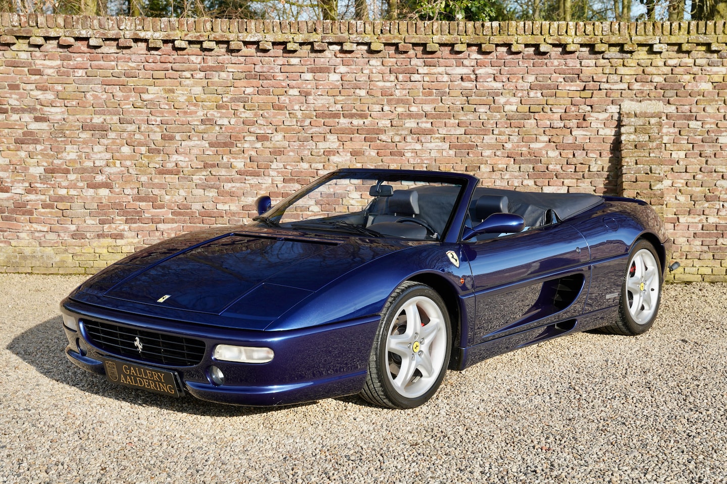 Ferrari F 355 - Spider F1 "15.000 kilometers" Stunning Blu Tour de France exterior with matching blue leat - AutoWereld.nl