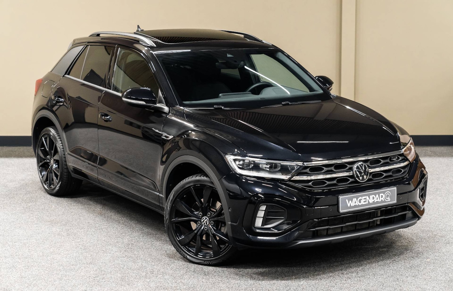 Volkswagen T-Roc - 1.5 TSI R-Line PANO*T.HAAK*CAMERA*IQ-LIGHT*MASSAGE - AutoWereld.nl