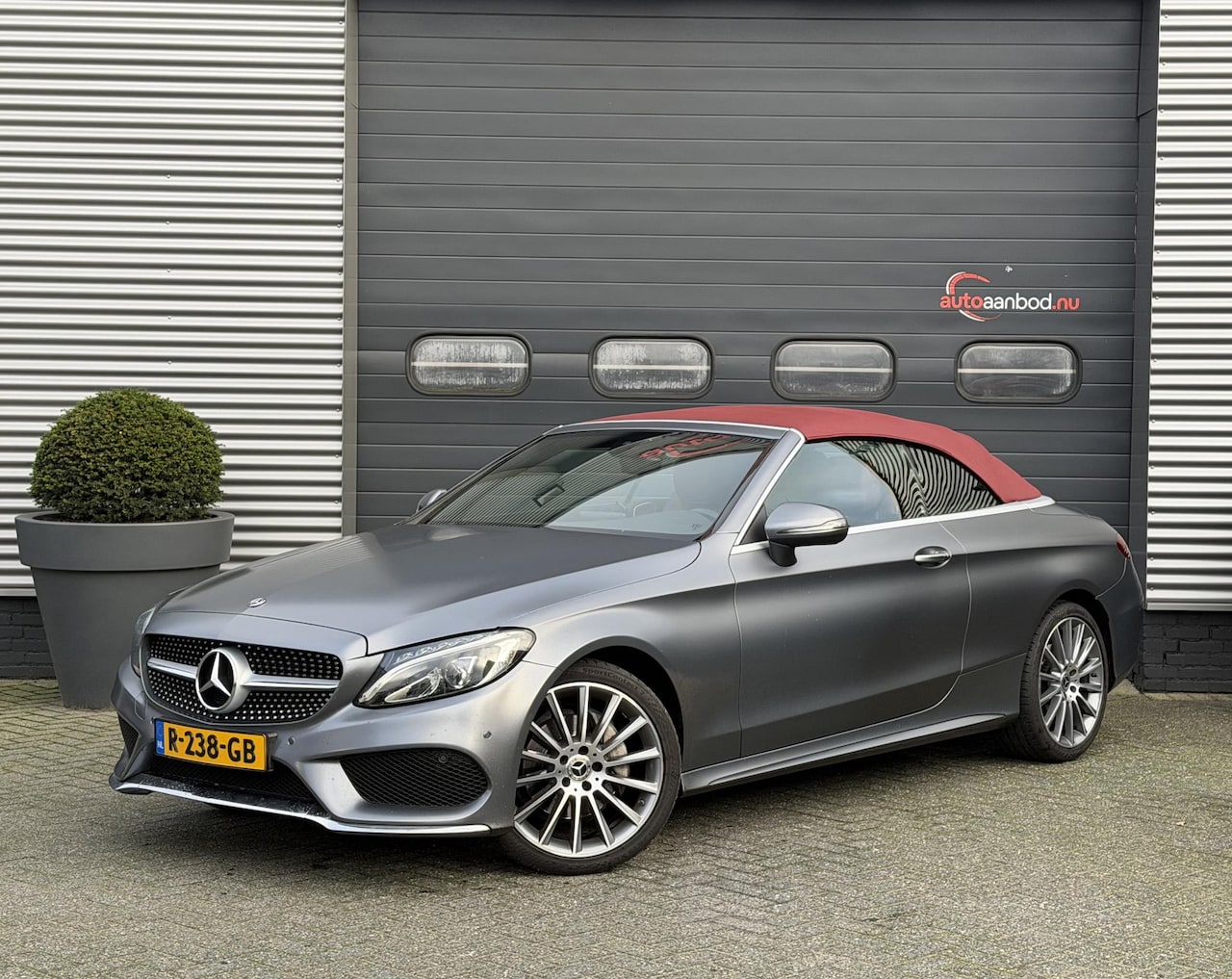 Mercedes-Benz C-klasse Cabrio - 200 4matic AMG | Navigatie | Camera | Stoelkoeling & Verwarming | 19 Inch Lichtmetalen Vel - AutoWereld.nl