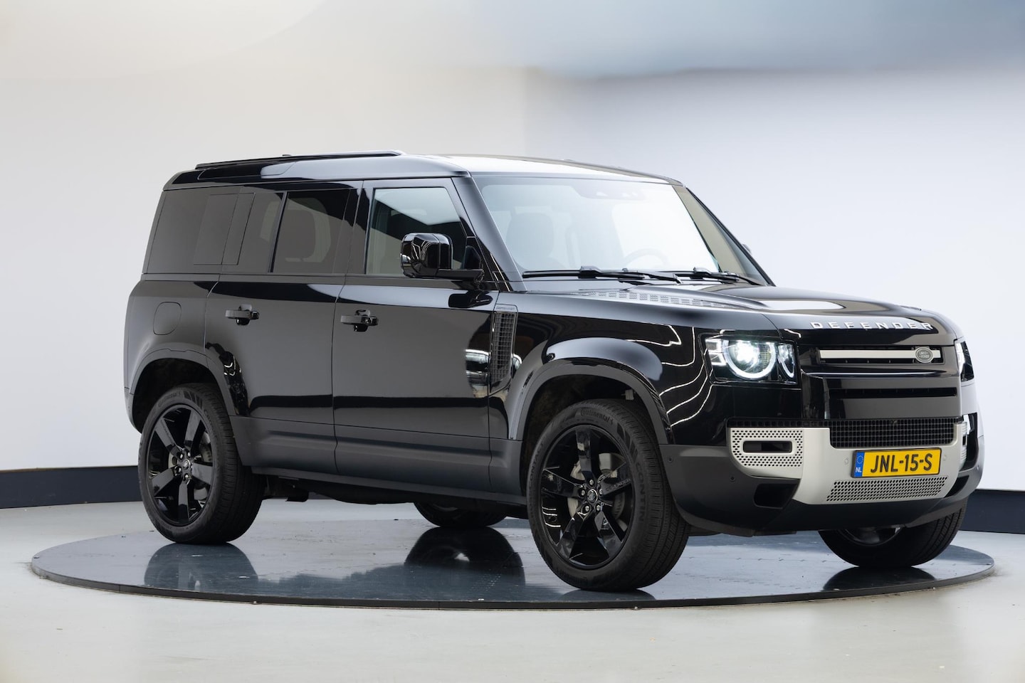 Land Rover Defender 110 - 2.0 P300e 110 S | Panoramadak | Drive Assist Pack | Cold Climate Pack | - AutoWereld.nl