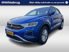 Volkswagen T-Roc - 1.0 TSI Life Business Navigatie / Parkeersensoren / Trekhaak afneembaar / App-connect / Di