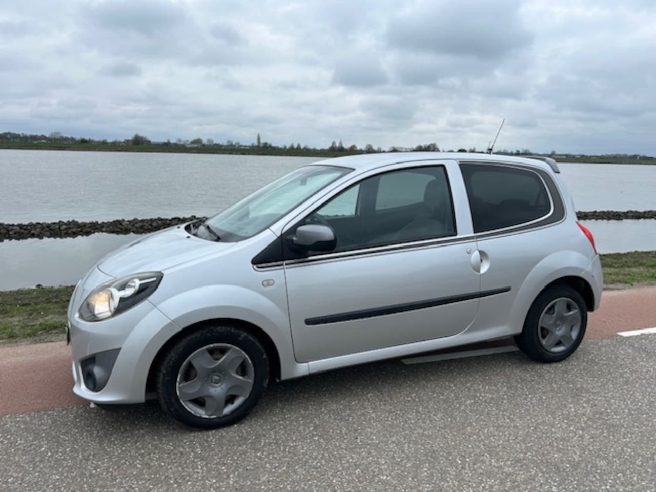 Renault Twingo - 1.2-16V 2011 airco nwe d-riem + nwe Apk A-label !!! - AutoWereld.nl