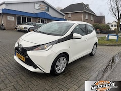 Toyota Aygo - 1.0 VVT-i x-play 5 drs Airco grootscherm