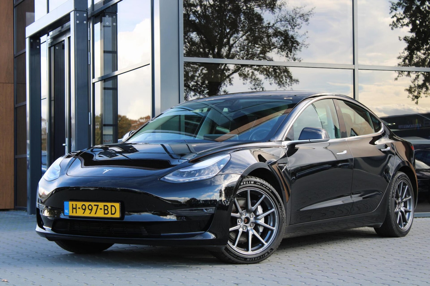 Tesla Model 3 - Long Range RWD Long Range AWD 75kWh | Trekhaak | Nette auto - AutoWereld.nl
