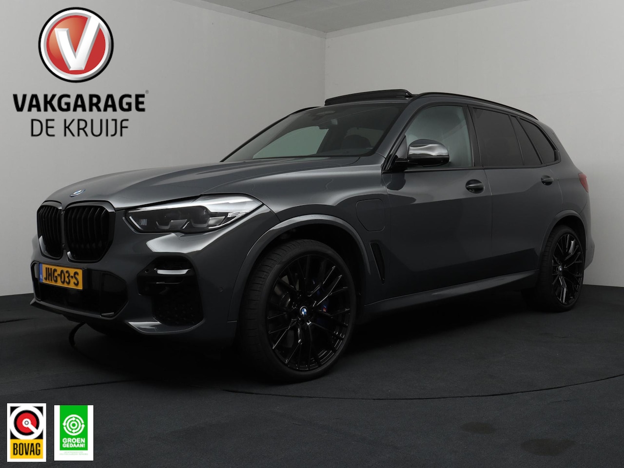 BMW X5 - xDrive45e High Executive 22'',driving assist prof. , 4wielsturing ,Skylounge Pano, Black S - AutoWereld.nl