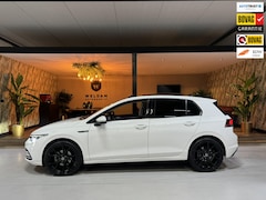 Volkswagen Golf - 1.5 eTSI Style Garantie Pano Memory Massage Sfeer Carplay Camera Blindspot ACC Navi Clima