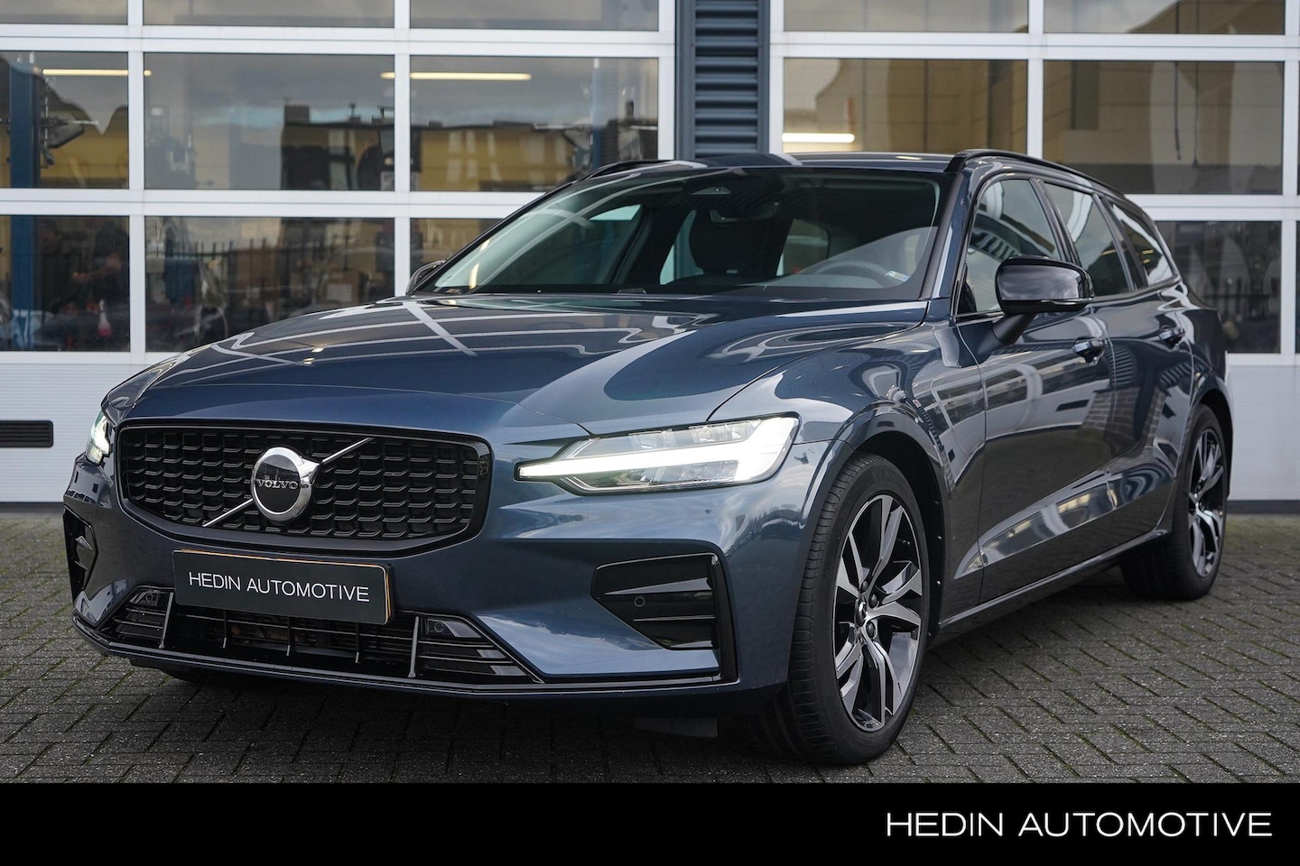 Volvo V60 - 2.0 B3 Plus Dark 2.0 B3 Plus Dark - AutoWereld.nl