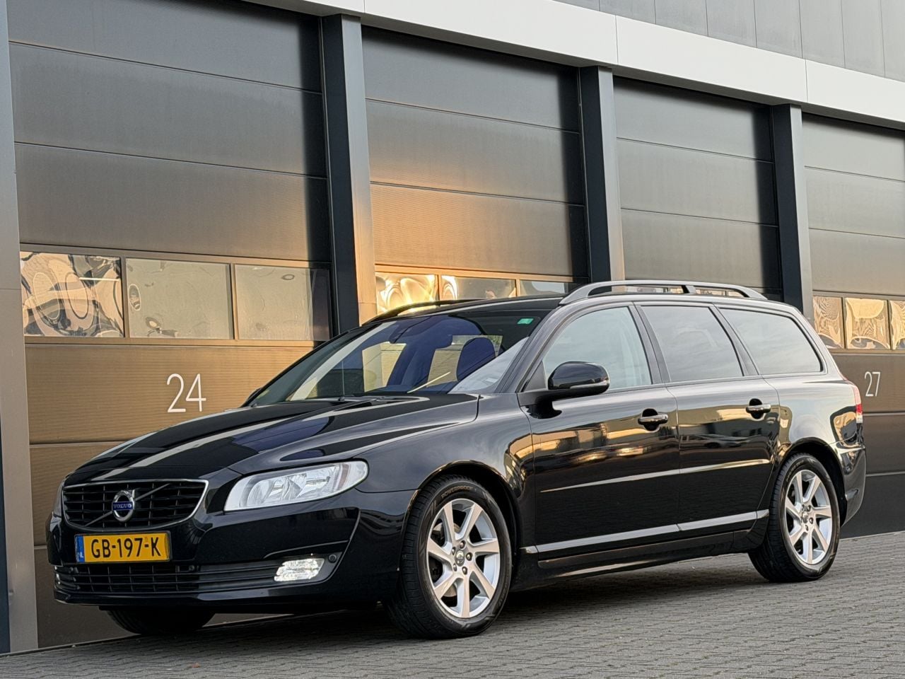Volvo V70 - V-70 2.0 D4 Navi Leer Clima EURO-6 - AutoWereld.nl
