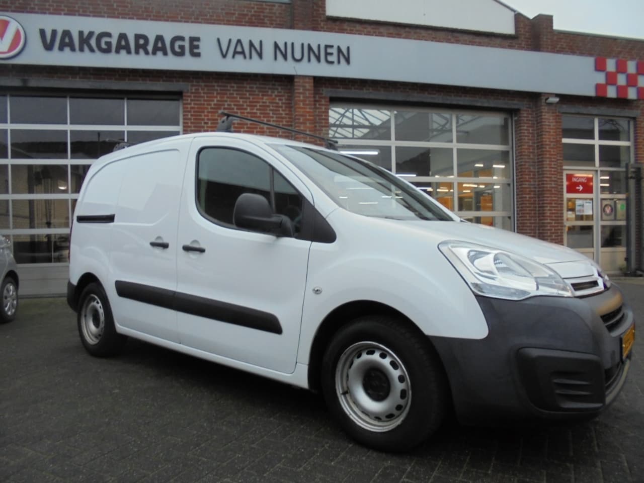 Citroën Berlingo - 1.6 75 Club||Trekhaak||Airco||Schuifdeur||euro 6|| - AutoWereld.nl