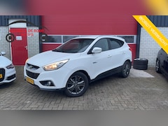Hyundai ix35 - 1.6i GDI Go TREKHAAK / CAMERA / NAVI / CLIMA / PDC / STOELVERW / ACHTERBANK VERW / NL-AUTO
