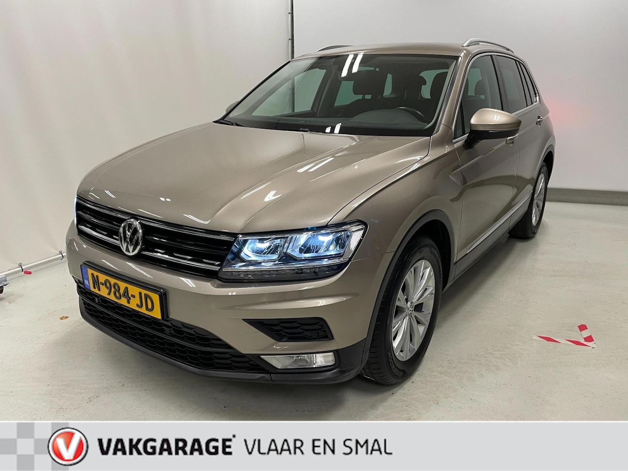 Volkswagen Tiguan - 1.4 TSI ACT Automaat-Trekhaak electrischklapbaar-Navigatie-Stoelverwarming-Cruise_led - AutoWereld.nl