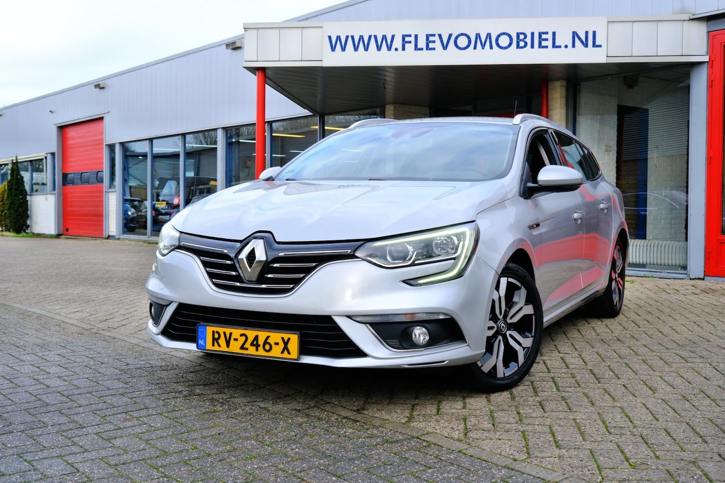 Renault Mégane Estate - 1.5 dCi Eco2 Zen Navi|Clima|Stoelverw|LMV|Lanewarning - AutoWereld.nl