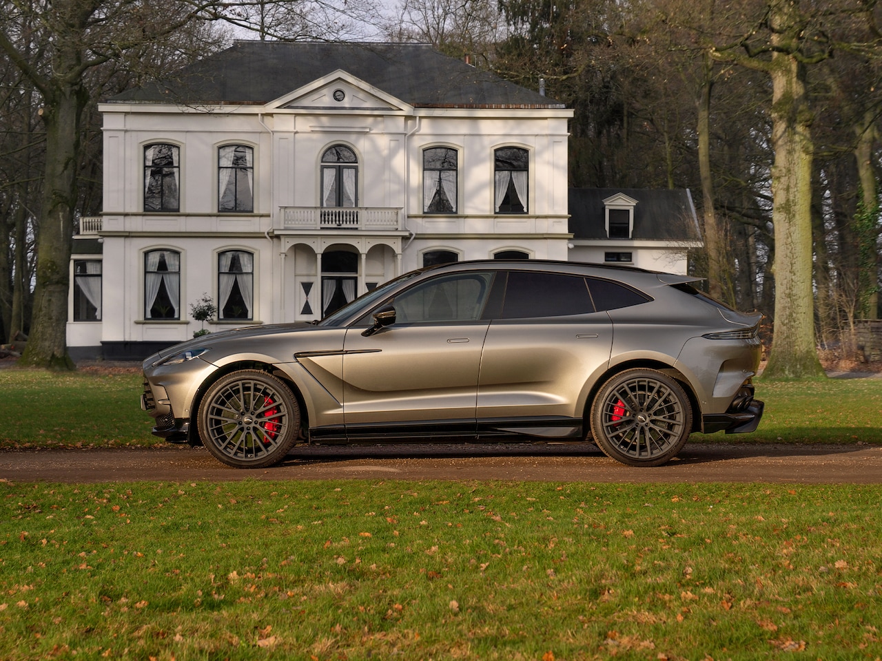 Aston Martin DBX - 707 4.0 V8 | Facelift | Sports Plus Seats | Luchtvering | Stoelventilatie | Carbon! | Pano - AutoWereld.nl