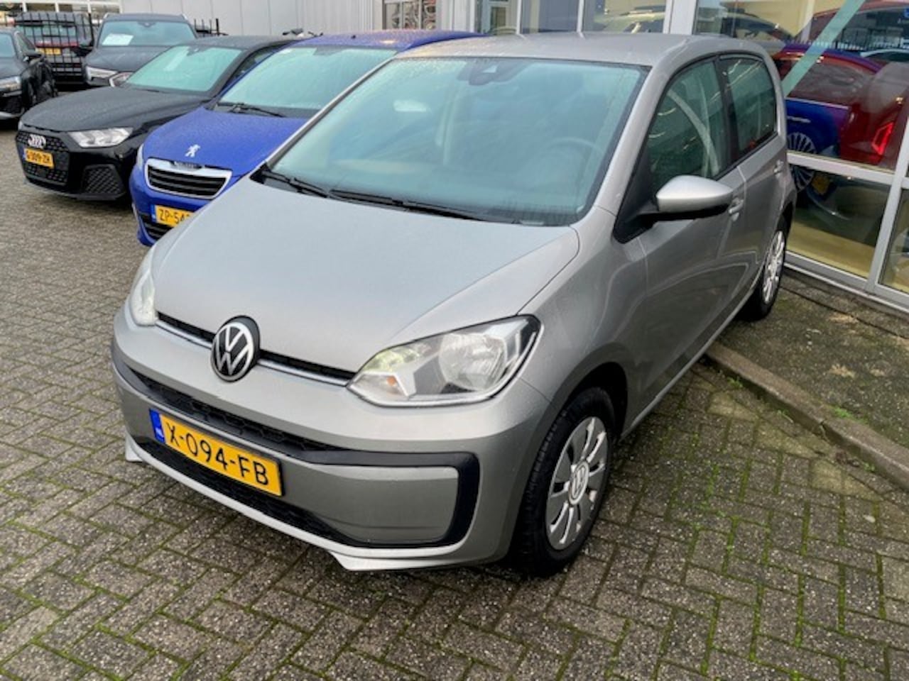 Volkswagen Up! - 1.0 65pk | Cruise control | Airco automatisch | Parkeersensoren achter | Led dagrijverlich - AutoWereld.nl