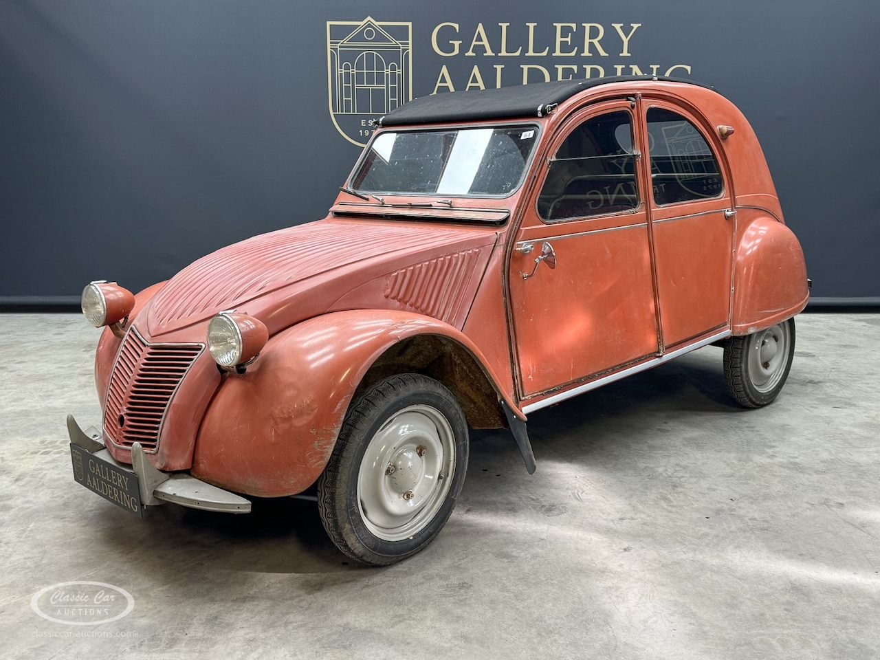 Citroën 2CV - AZ Trade-in-car Found in a barn and technically brought back to life, In its original cond - AutoWereld.nl