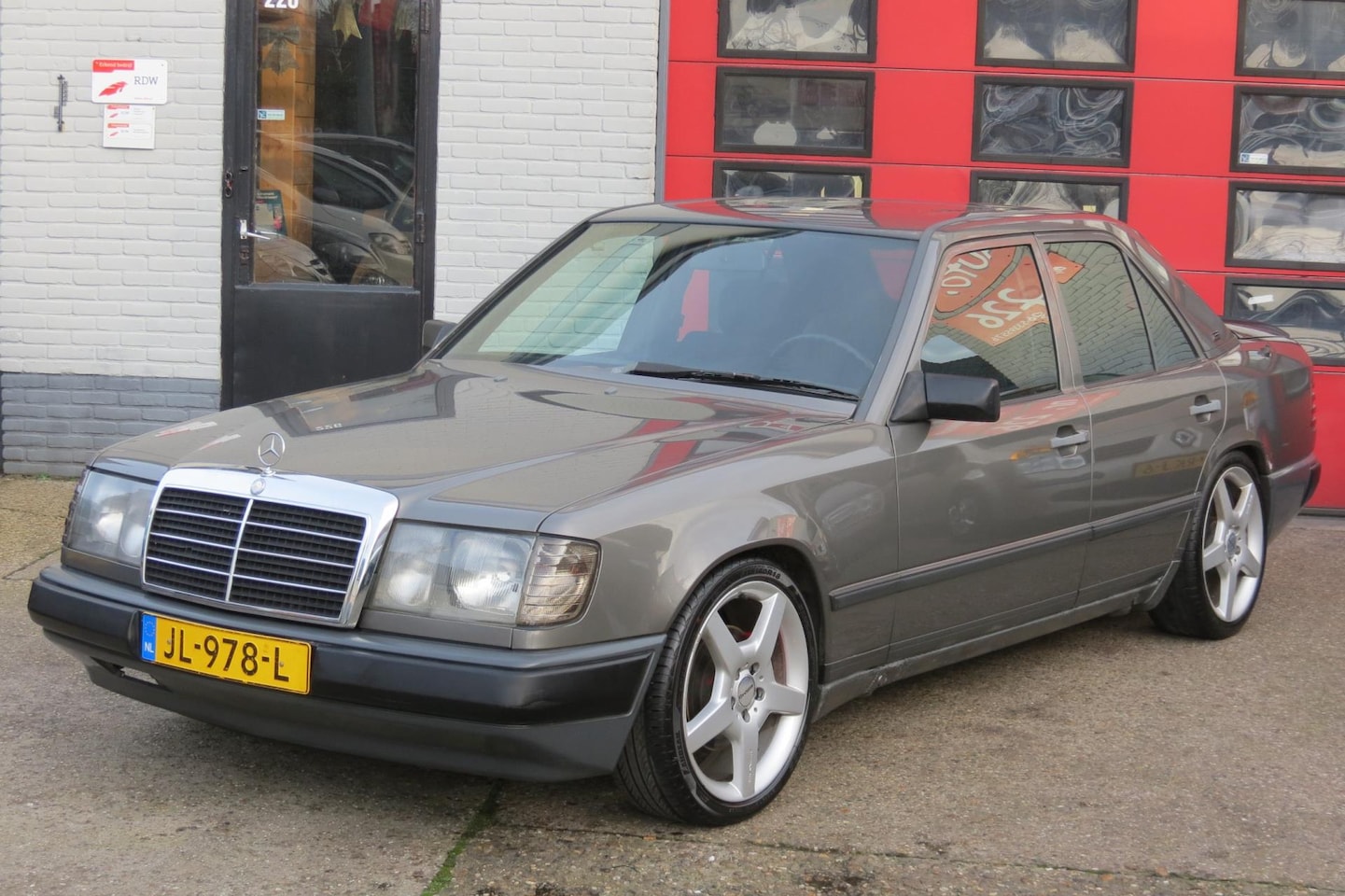 Mercedes-Benz 200-500 (W124) - 260 E 6 Cilinder - AutoWereld.nl