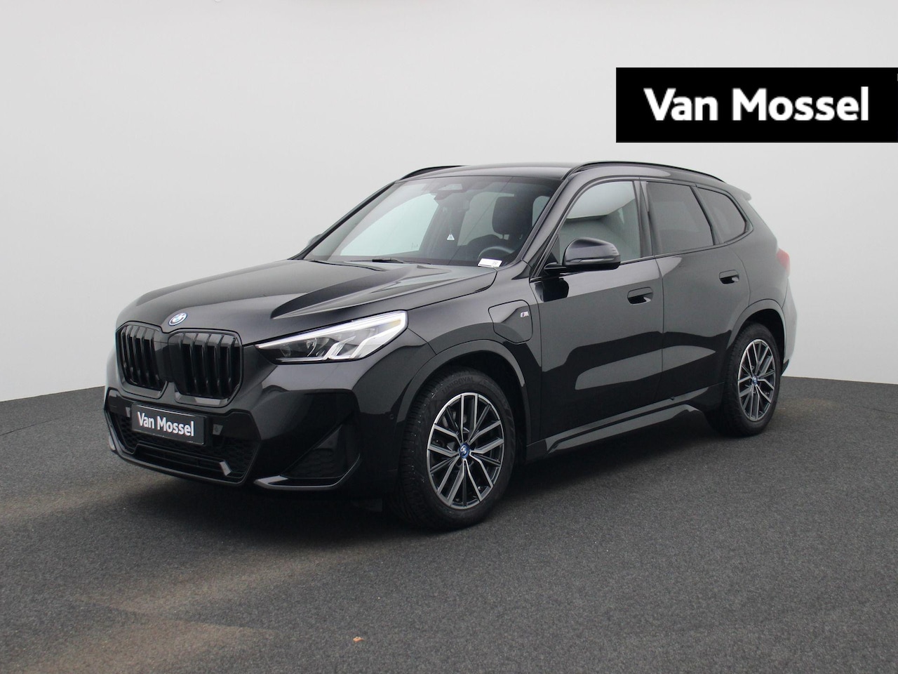 BMW X1 - xDrive25e 180kW | Apple Carplay | Elektrische Achterklep | Led Verlichting | Achteruitrijc - AutoWereld.nl