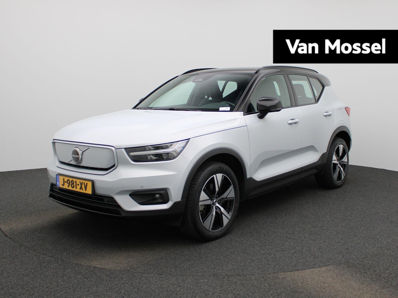 Volvo XC40 - Recharge P8 AWD R-Design | ACHTERUITRIJCAMERA | STUUR- EN STOELVERWARMING | LEDEREN BEKLED - AutoWereld.nl