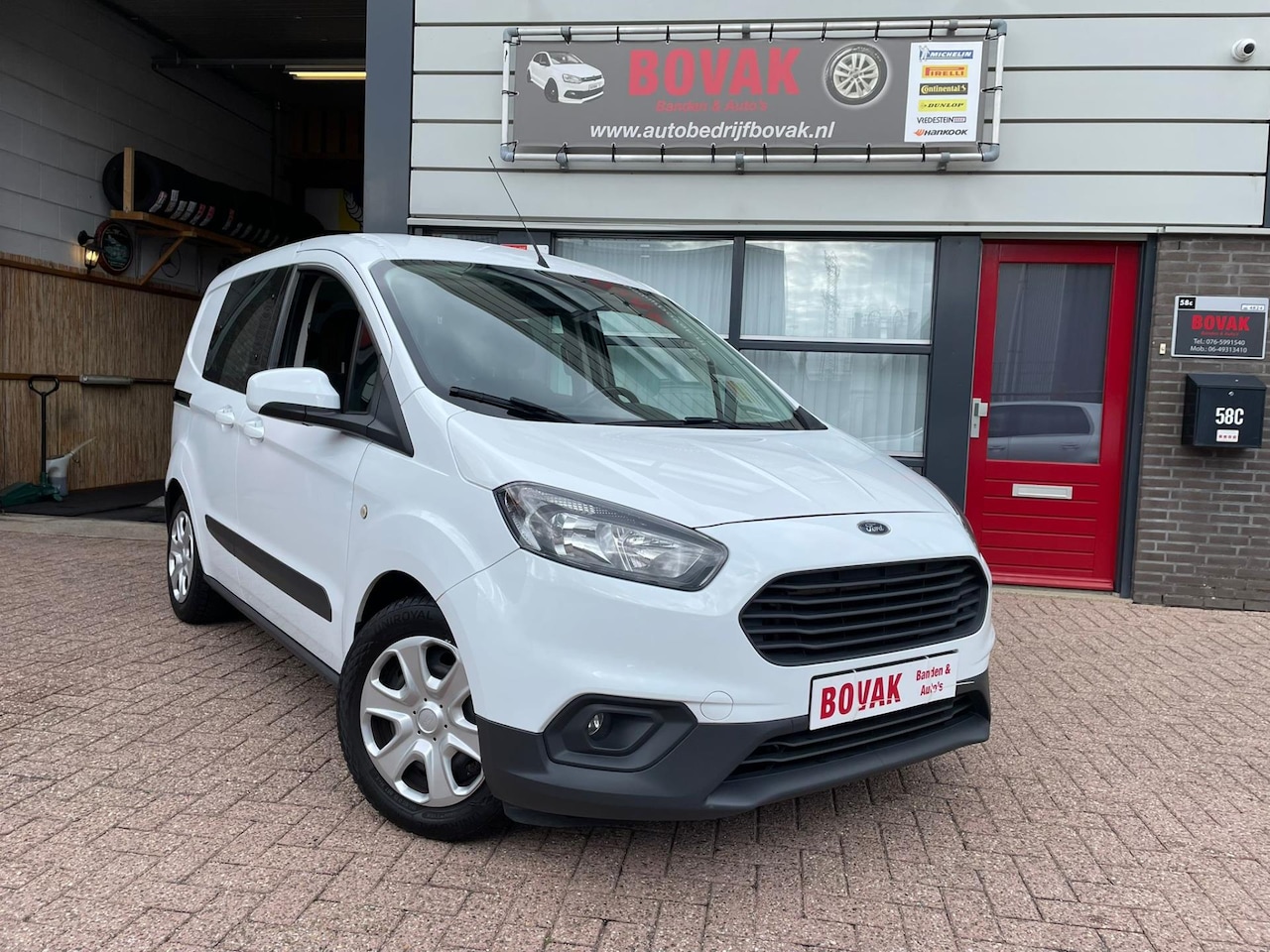 Ford Transit Courier - Trekhaak/5Pers/Airco/APK 9-27 - AutoWereld.nl