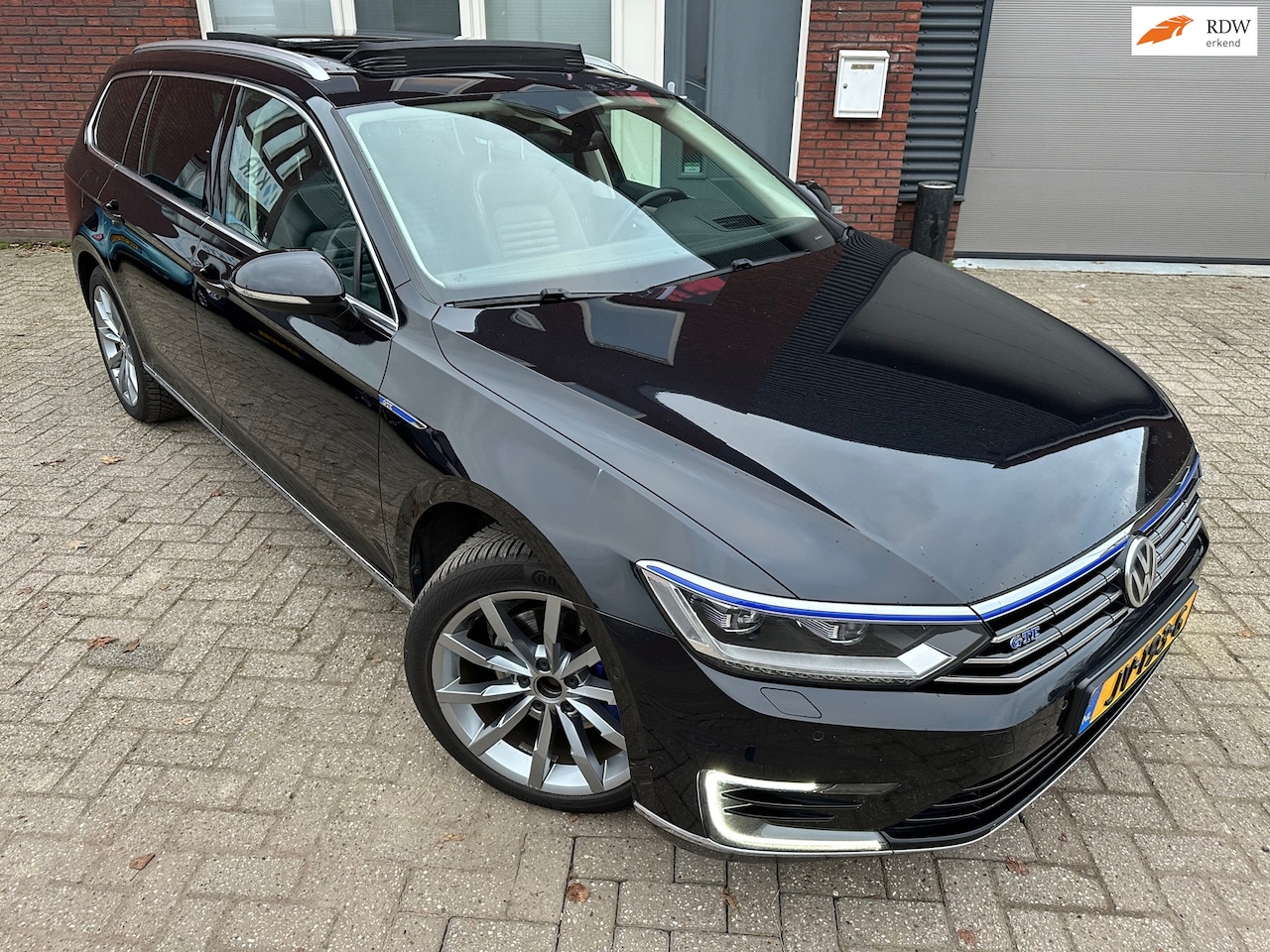 Volkswagen Passat Variant - 1.4 TSI GTE Highline / Pano / Camera / Leder / Navi / PDC - AutoWereld.nl