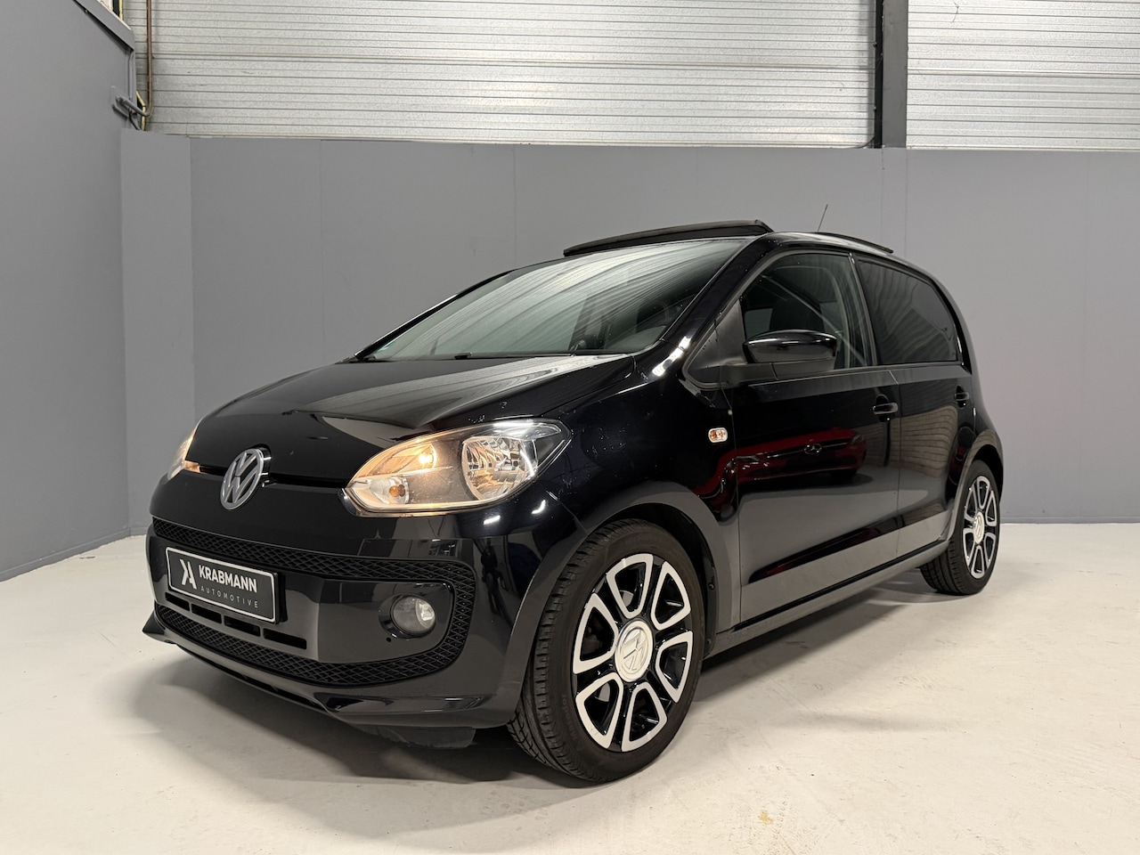 Volkswagen Up! - 1.0 high up! Pano|Leder|Cruise|PDC|Navi - AutoWereld.nl