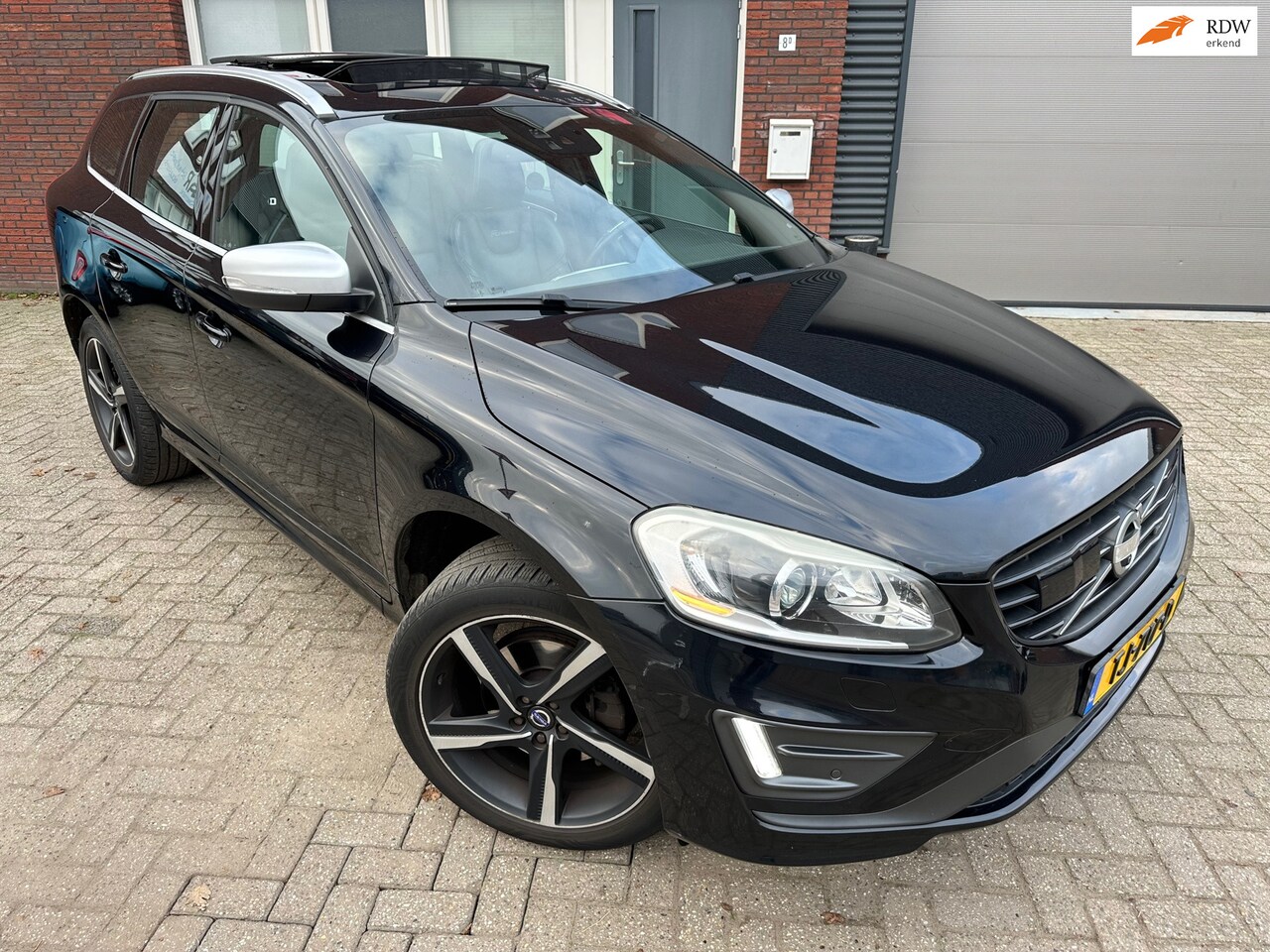 Volvo XC60 - 2.0 D4 FWD Summum / Pano / Leder / Navi / Camera / PDC - AutoWereld.nl