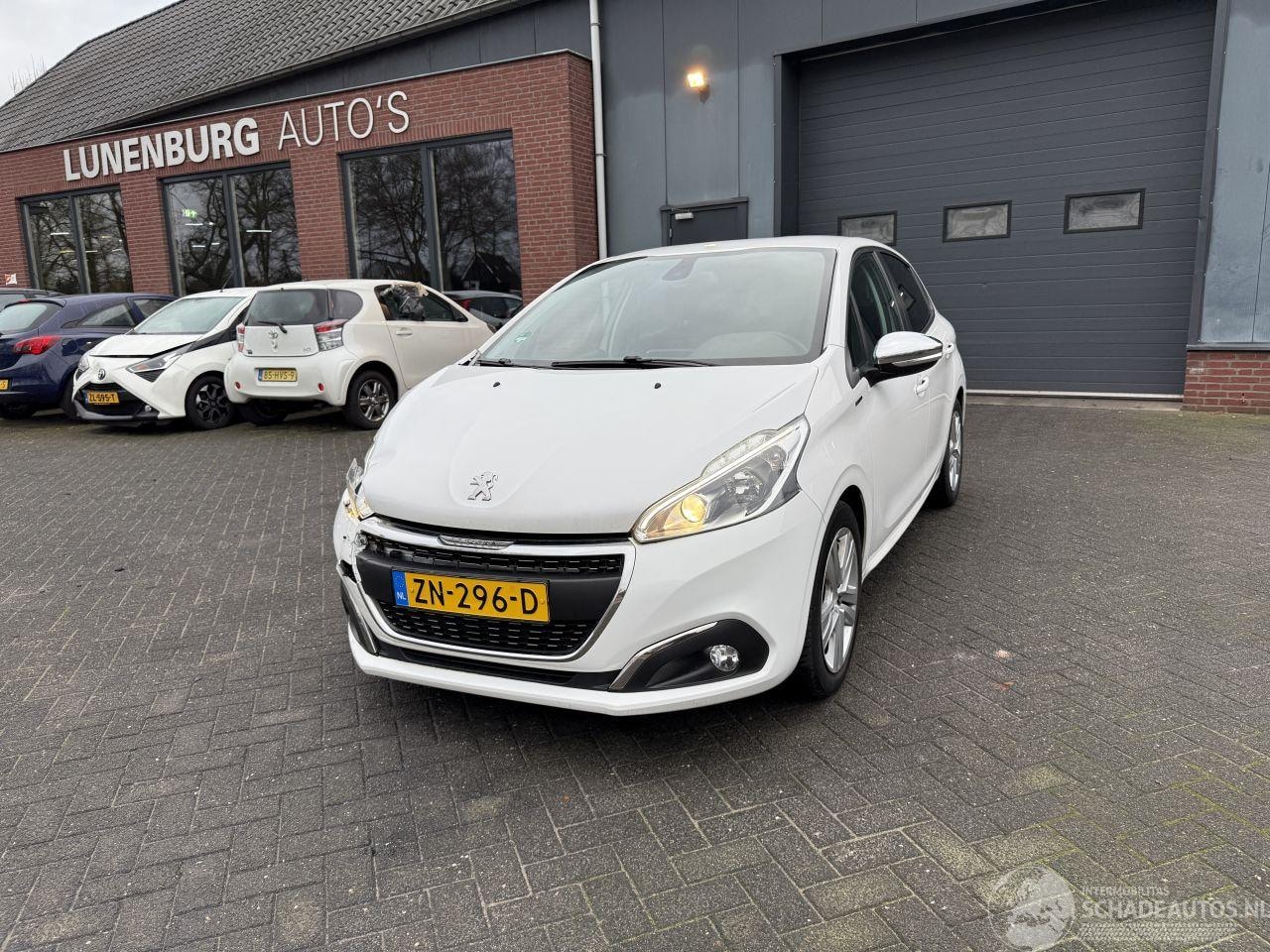 Peugeot 208 - 1.2 PureTech Signature NAVIGATIE - AutoWereld.nl