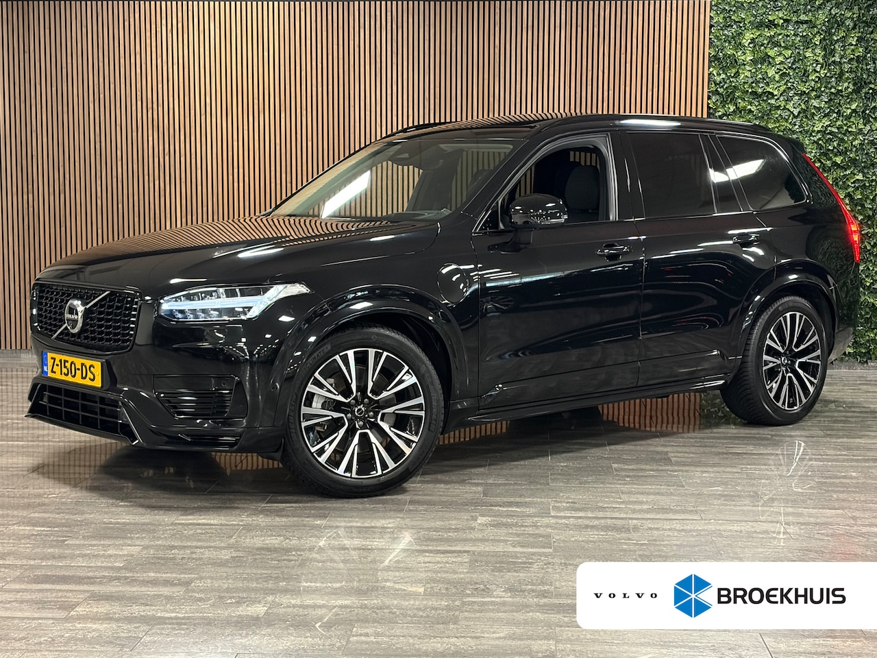Volvo XC90 - T8 AWD Recharge Ultra Dark Luchtvering | Trekhaak | All Season Banden | 360 Camera | 455pk - AutoWereld.nl