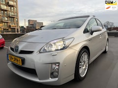 Toyota Prius - 1.8 Executive Dealer Onderhouden AdaptiefCruise Zonnepaneel Pano Camera Leer Nette Auto