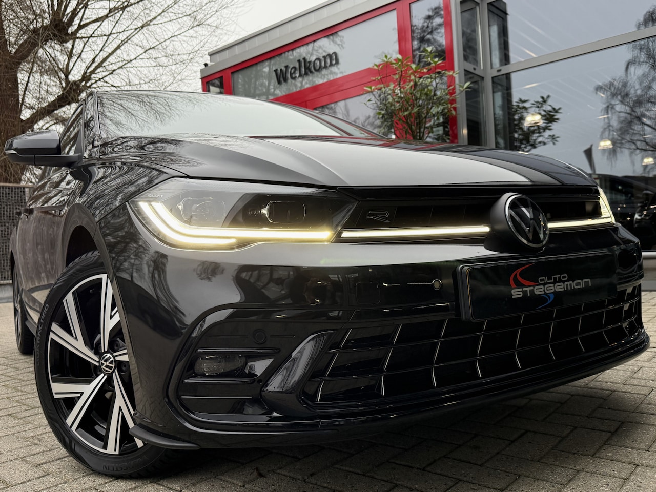 Volkswagen Polo - 1.0 TSI AUT. *!* 2x R-LINE *!* PANODAK/ RADAR/ IQ LED/ 17 INCH/ VIRTUAL DASHBORD *!* - AutoWereld.nl