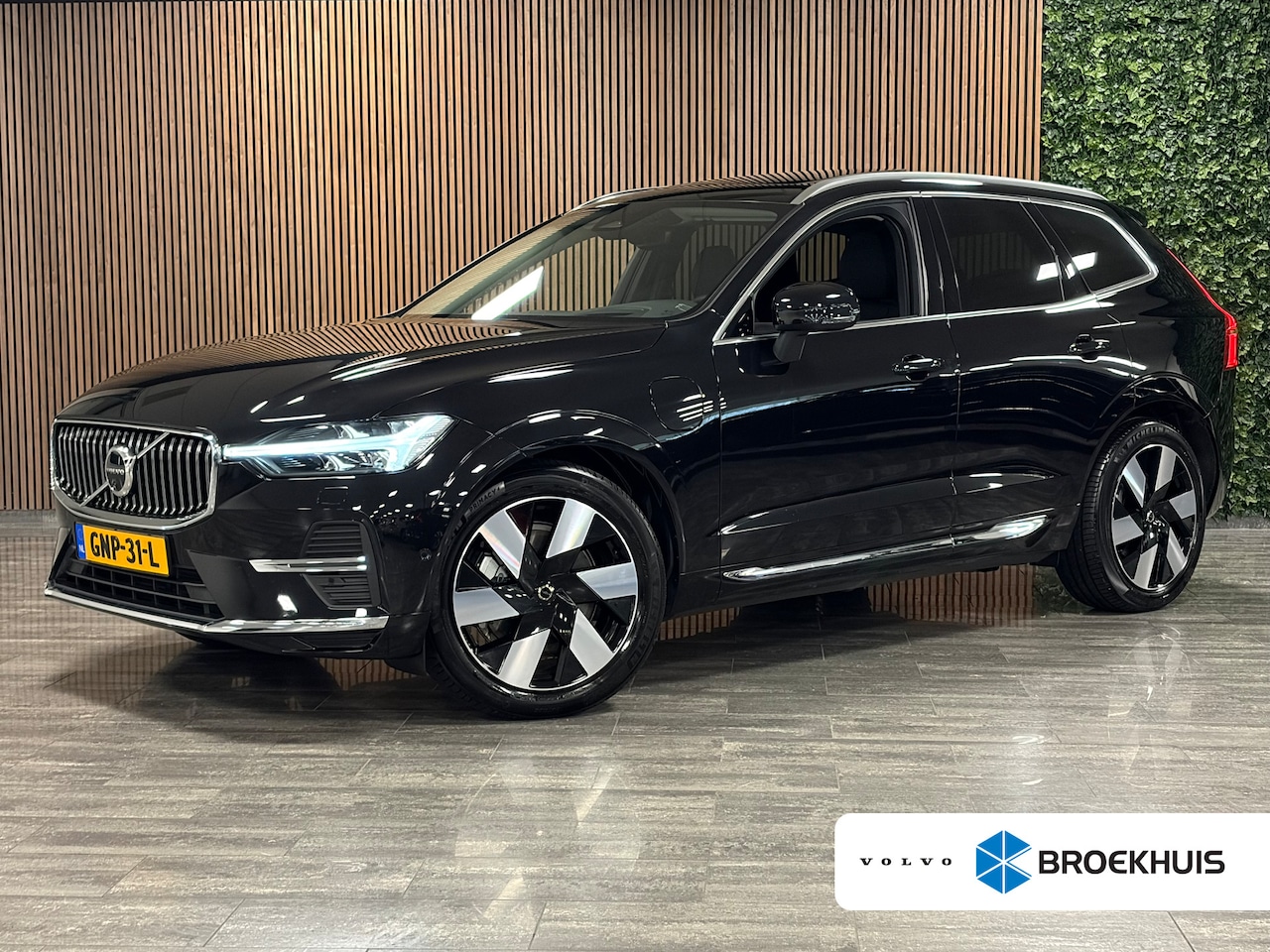 Volvo XC60 - T6 AWD Recharge Ultra Bright Luchtvering | Trekhaak | 360 Camera | Head-Up Display | Harma - AutoWereld.nl