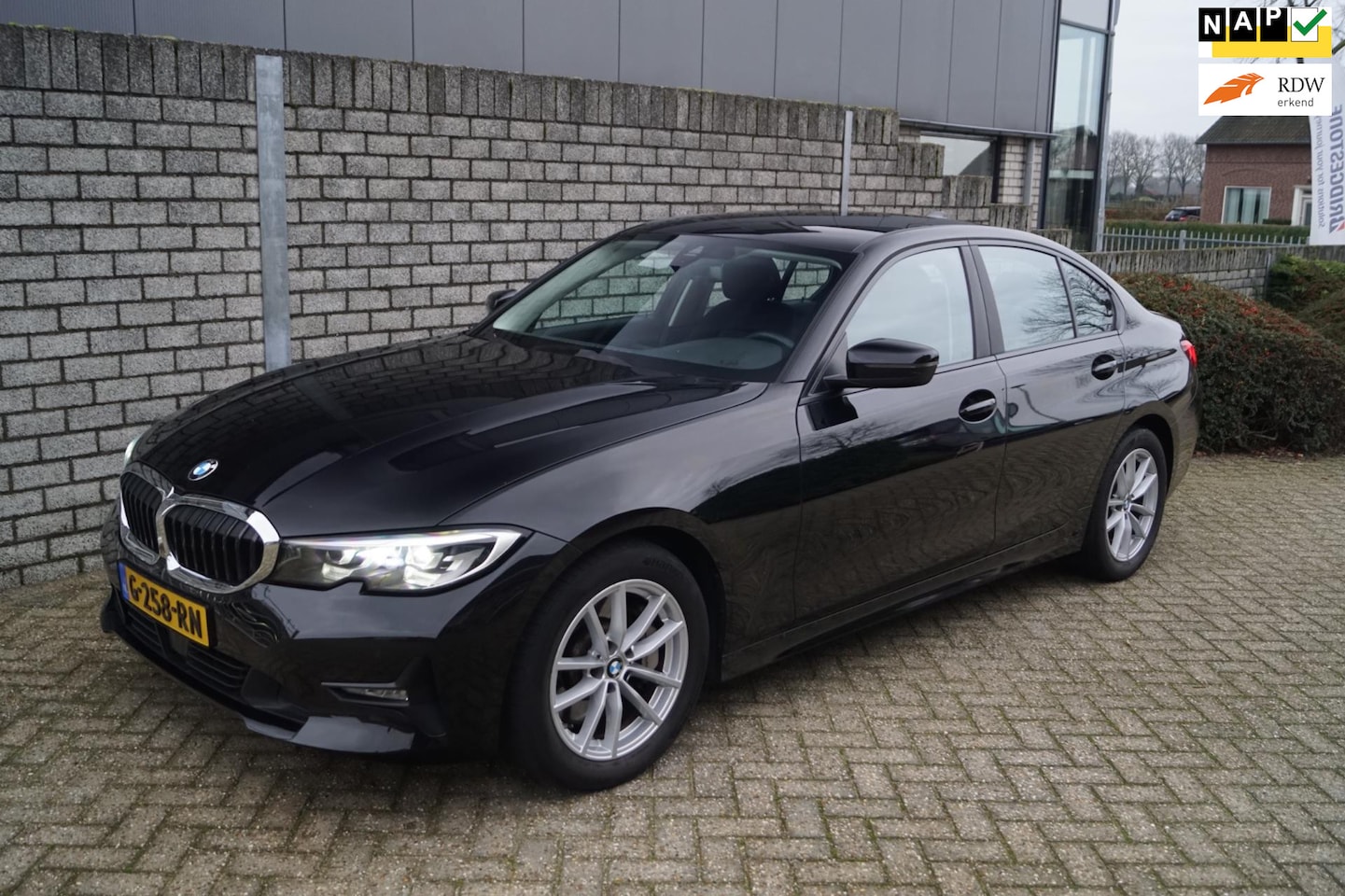 BMW 3-serie - 330i Executive Edition Autom Navi Clima Adaptieve Cruise Apple Carplay Harman Kardon LED K - AutoWereld.nl