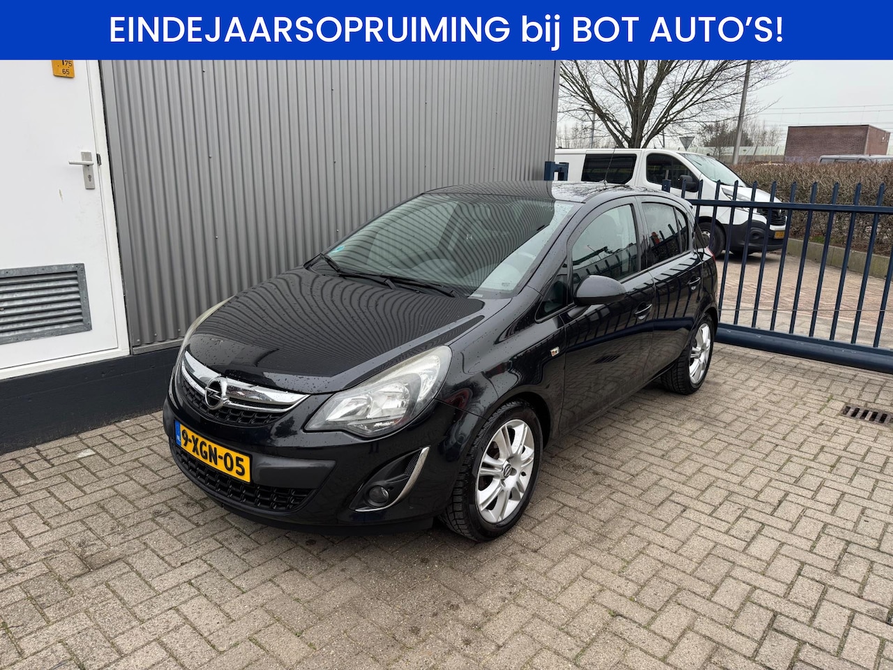 Opel Corsa - 1.4-16V BlitZ AIRCO / CRUISE / LMV / NAVI / TREKHAAK / NIEUWE KETTING! - AutoWereld.nl