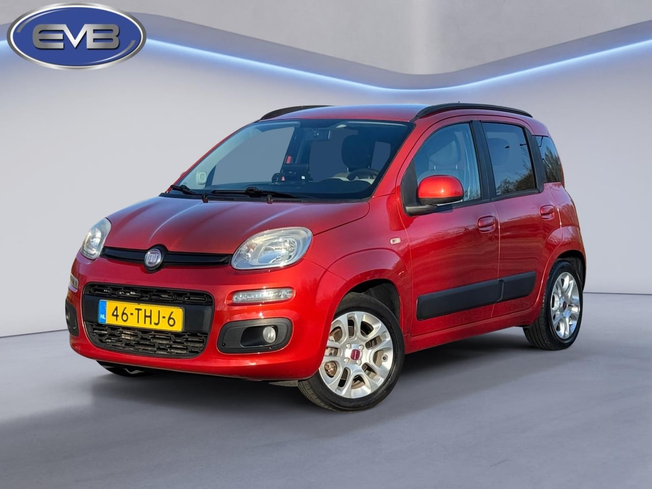Fiat Panda - 0.9 TwinAir Lounge 0.9 TwinAir Lounge, luxe uitvoering, navigatie,licht metalen velgen, airco, NL auto met na - AutoWereld.nl