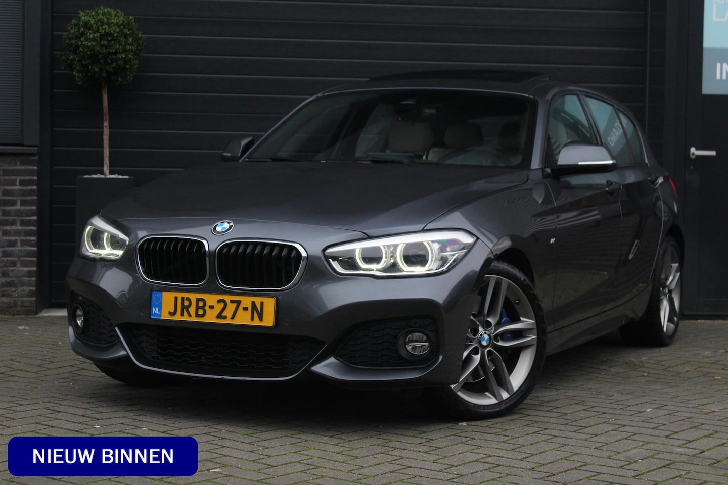 BMW 1-serie - 125i Edition M Sport Shadow High Executive | Panoramadak | H+K | Leder| Navi Pro | M Stuur - AutoWereld.nl