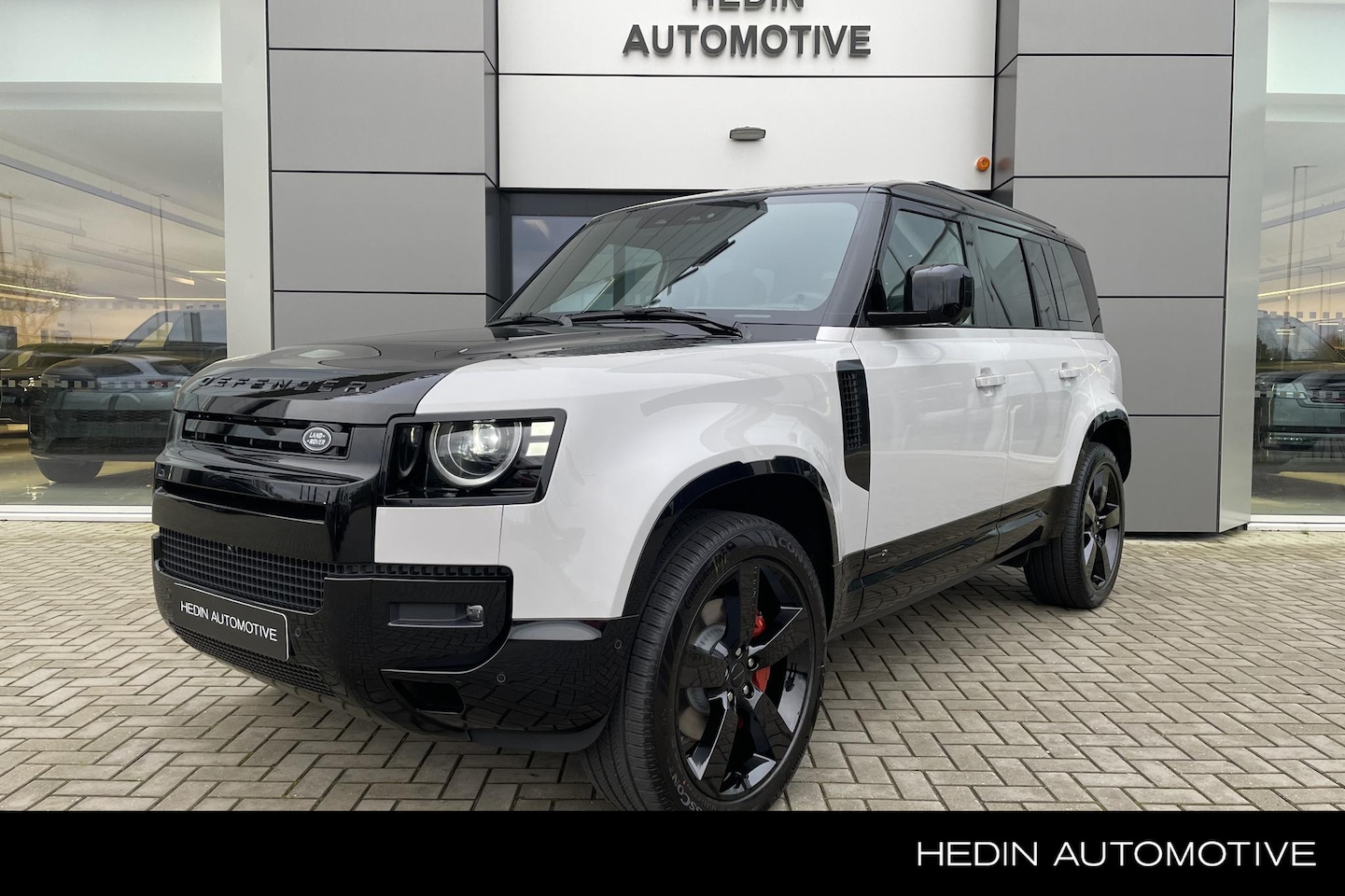 Land Rover Defender 110 - P300e 110 X | Borasco Grey | Coolbox | MY26 Direct leverbaar | - AutoWereld.nl