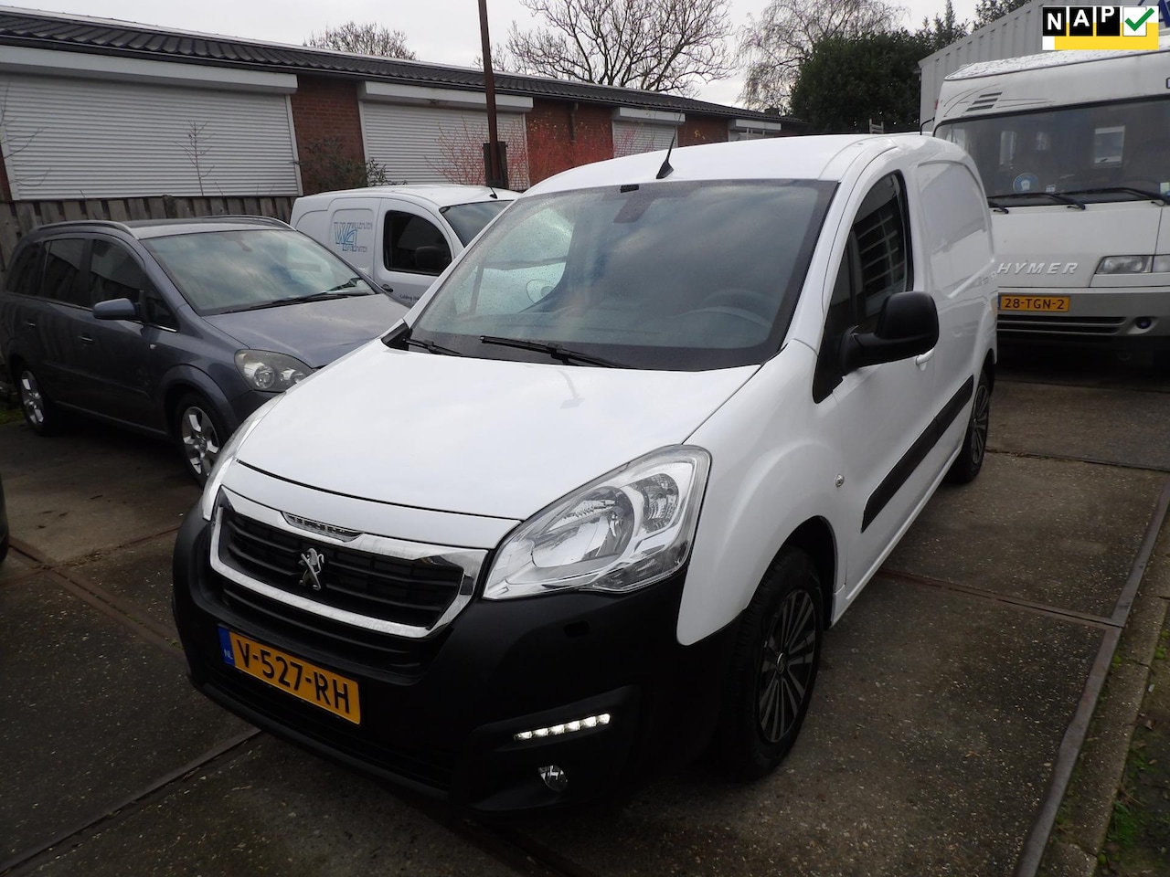 Peugeot Partner - 120 1.6 BlueHDi 100 L1 Premium Pack S&S airco navi riem vv bij 150.000 2023 - AutoWereld.nl