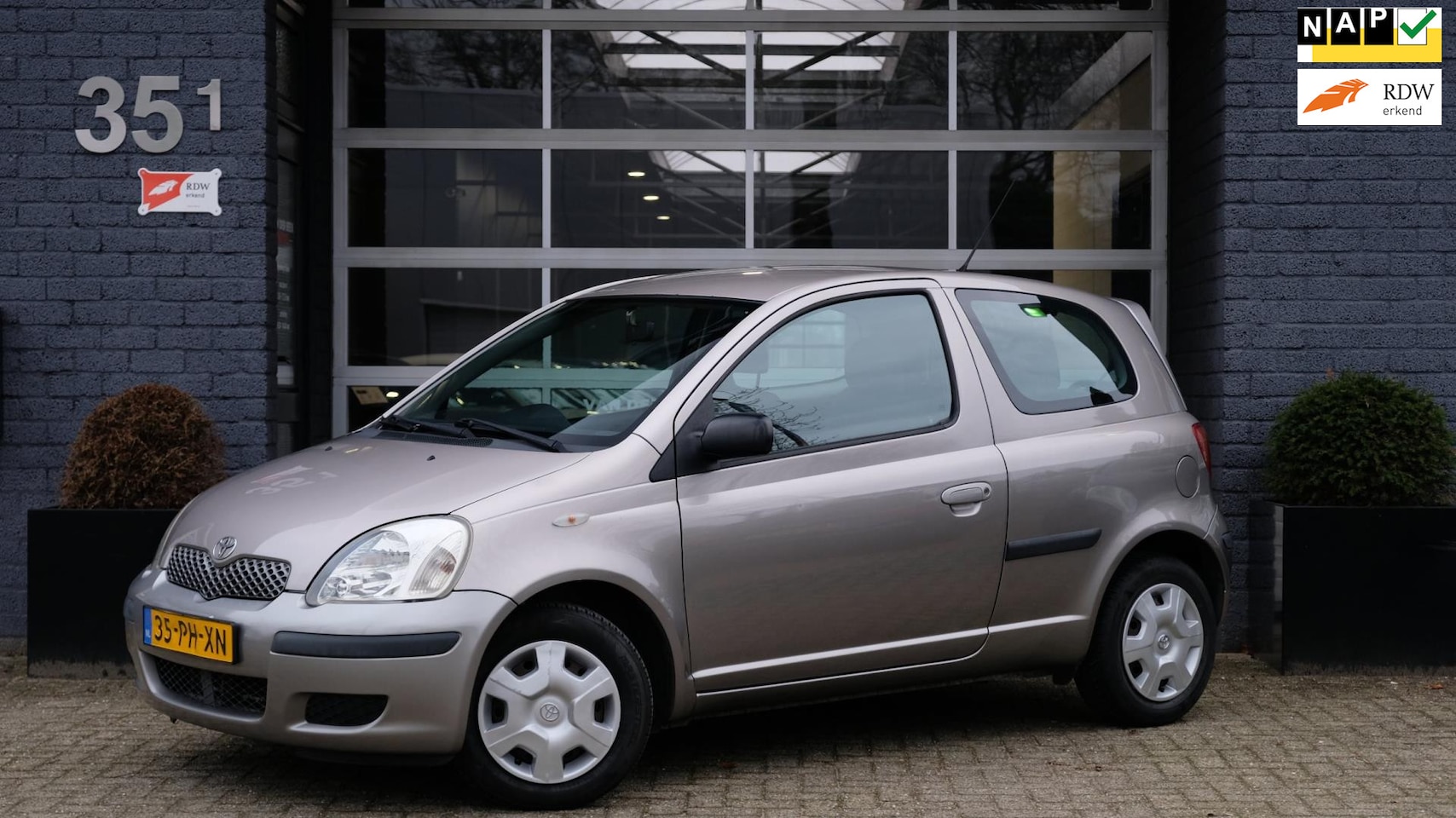 Toyota Yaris - 1.0 VVT-i Idols 1.0 VVT-i Idols Airco - AutoWereld.nl